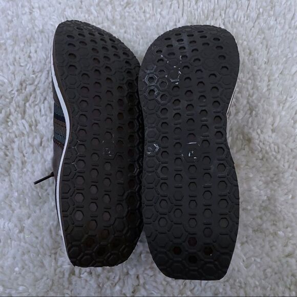 DECKERS X Lab RUNNING SNEAKER LOW US W 7 M 6  Unisex - Picture 6 of 8